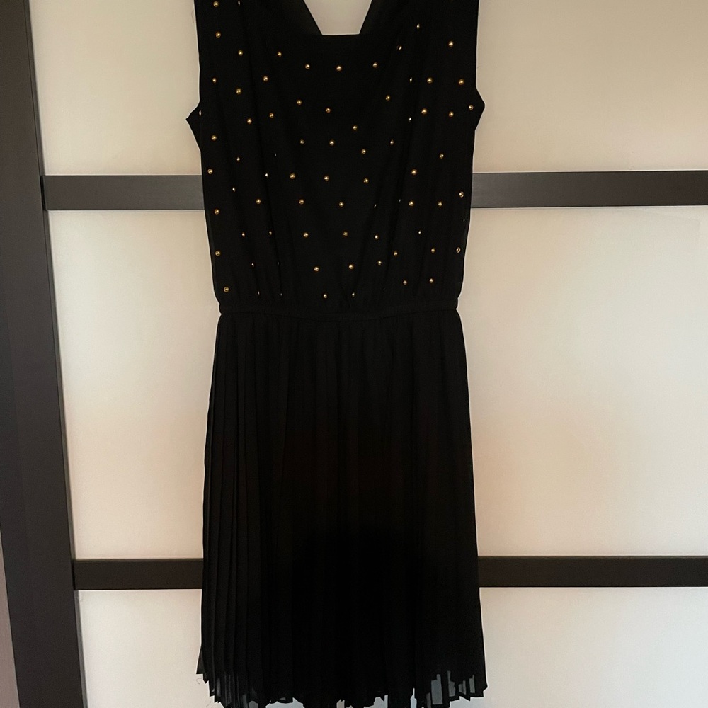 Pleaded black dress